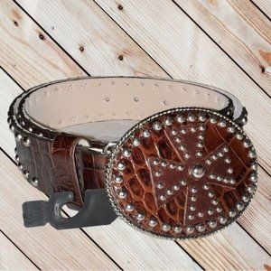 New brown textured belt with cute Celtic design buckle.
